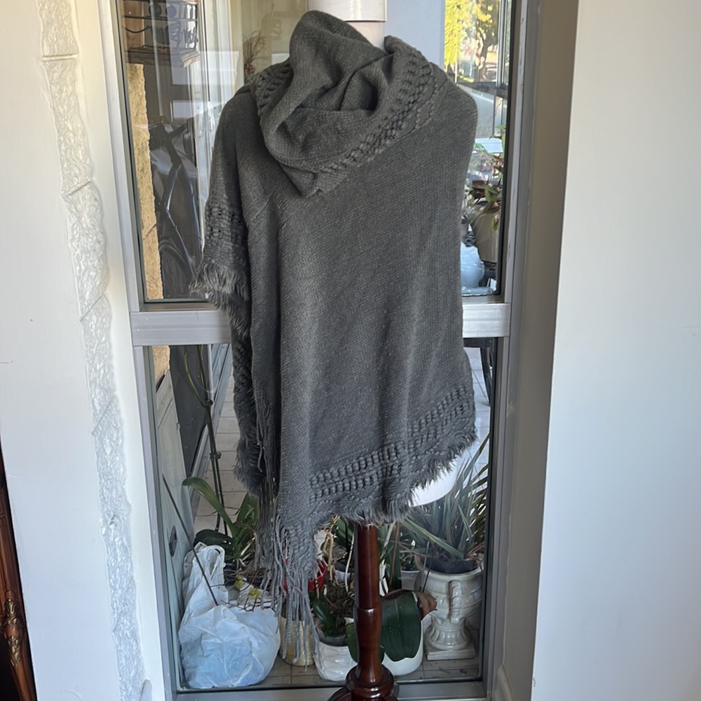 poncho - Picture 4 of 6